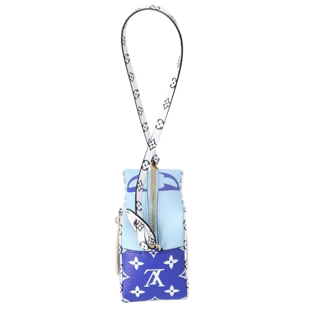 Louis Vuitton By the Pool Giant Monogram Beach Pouch Hawaii Blue - Picture 2 of 6